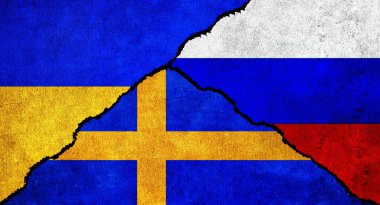 Rusya, Ukrayna ve İsveç bayrağı duvarda birlikte. Rusya, İsveç ve Ukrayna arasındaki diplomatik ilişkiler