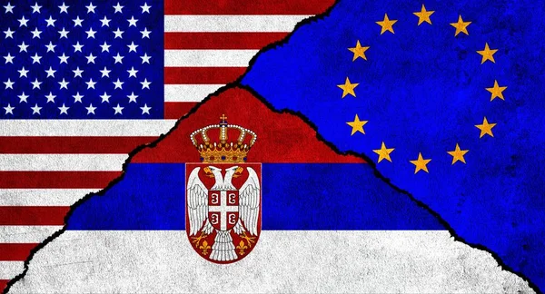 세르비아 국기를 걸었다 세르비아의 — 스톡 사진
