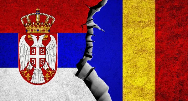루마니아와 세르비아는 깃발을 꽂았다 루마니아와 세르비아 세르비아와 루마니아 의기를 — 스톡 사진