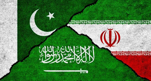 サウジアラビア イラン パキスタンはテクスチャの背景に一緒にフラグを立てます パキスタン イラン サウジアラビアの外交関係の概念 — ストック写真