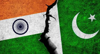 Hindistan ve Pakistan bayrağı çatlaklarla dolu duvarda. Pakistan ve Hindistan ilişkileri