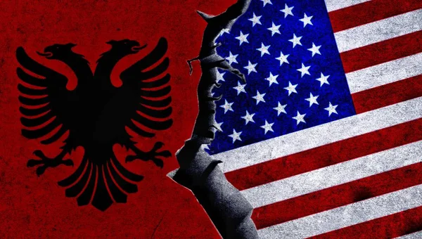 알바니아는 깃발을 그린다 알바니아와 미국의 — 스톡 사진