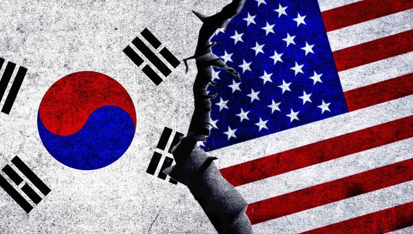 США и Южная Корея вместе флаг на текстурированной стене. Отношения между Южной Кореей и США