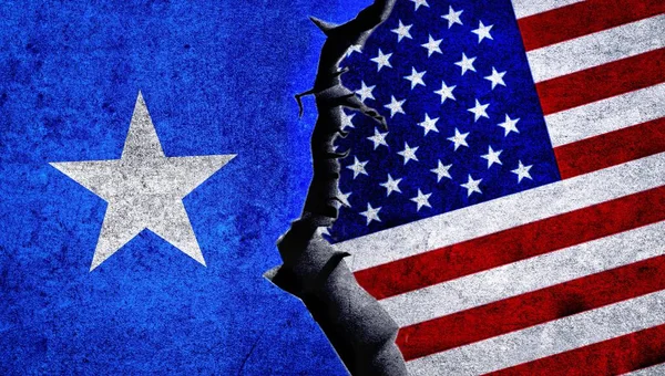 Usa Somalia Malowały Flagi Ścianie Pęknięciem Stany Zjednoczone Ameryki Somalia — Zdjęcie stockowe