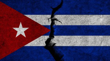 Kırık duvar arkasında Küba bayrağı. Küba krizi, siyasi bölünme, çatışma kavramı