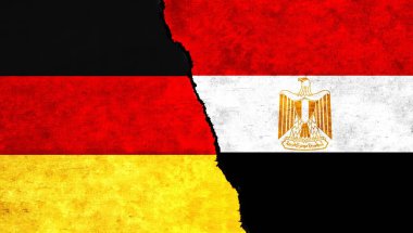 Almanya ve Mısır duvarda birlikte bayrak sallıyor. Mısır Almanya ilişkileri, ekonomi, arkadaşlık, çatışma, ticaret kavramı