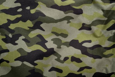 Açık hava kamuflaj örgüsü, askeri branda deseni, kamuflaj kumaşı dokusu, ordu tuvali arka planı.