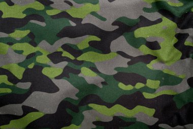 Açık hava kamuflaj örgüsü, askeri branda deseni, kamuflaj kumaşı dokusu, ordu tuvali arka planı.