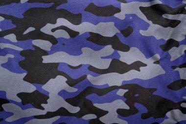 Açık hava kamuflaj örgüsü, askeri branda deseni, kamuflaj kumaşı dokusu, ordu tuvali arka planı.