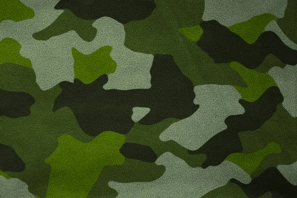 軍の迷彩柄 狩猟とペイントボールカバータープ カラフルな耐候性迷彩メッシュ 軍の迷彩繊維の背景 — ストック写真