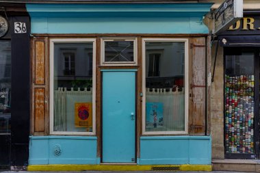 03 / 03 / 2023 - butik Paris tipiği, ancienne devanture trade caise, cephe de magasin, rue europeenne, modele de devanture trade 