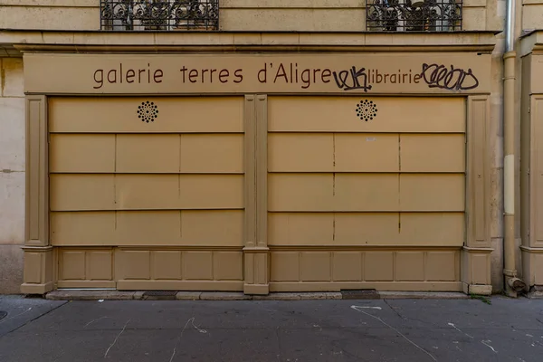 2023 Facade Parisienne Typique Vitrine Magasin Devanture Commercial Francaise Boutique — 图库照片