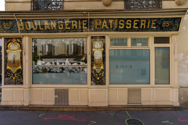 stock image 03/03/2023 - facade parisienne typique , vitrine de magasin et devanture commerciale francaise , boutique europeenne ancienne