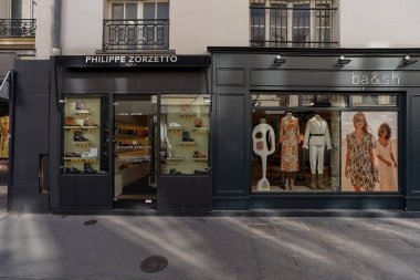 03 / 03 / 2023 - butik Paris tipiği, ancienne devanture trade ciale francaise, modele de vitrine, devanture de magasin Europeen