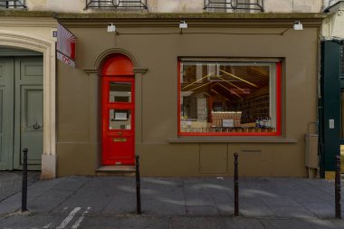 03 / 03 / 2023 - ön cephe Parisienne typique, ancienne devanture trade, butik francaise, modele de facade de magasin europeen