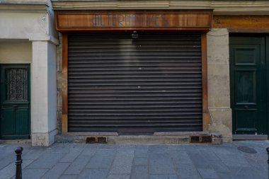 03 / 03 / 2023 - ön cephe Parisienne typique, ancienne devanture trade, butik francaise, modele de facade de magasin europeen