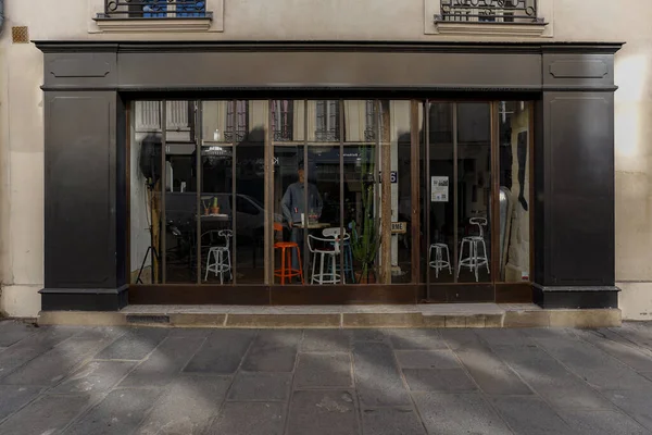 2023 Boutique Parisienne Typique Ancienne Devanture Commercial Francaise Modele Vitrine — 스톡 사진