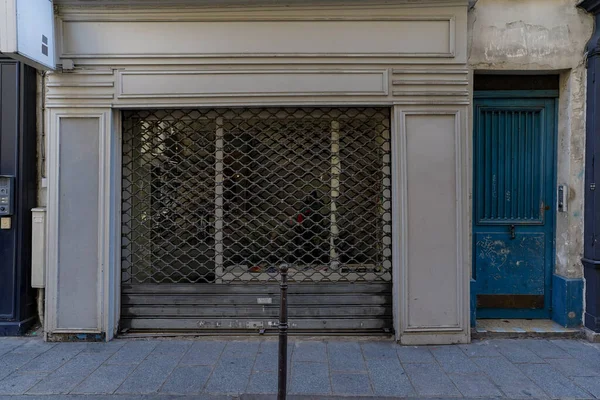 stock image 03/03/2023 - facade parisienne typique , ancienne devanture commerciale , boutique francaise , modele de facade de magasin europeen