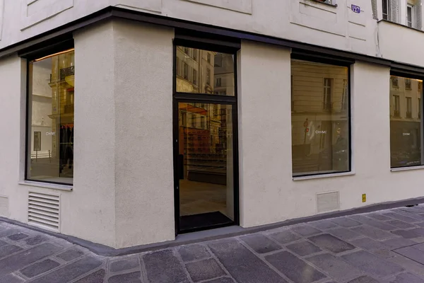 2023 Boutique Parisienne Typique Ancienne Devanture Commerciale Francaise Modele Vitrine Stockfoto
