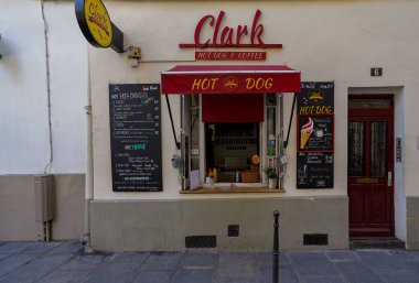 03 / 03 / 2023 - ön cephe Parisienne typique, ancienne devanture trade, butik francaise, modele de facade de magasin europeen