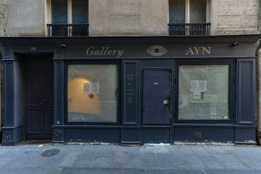 03 / 03 / 2023 - ön cephe Parisienne typique, ancienne devanture trade, butik francaise, modele de facade de magasin europeen