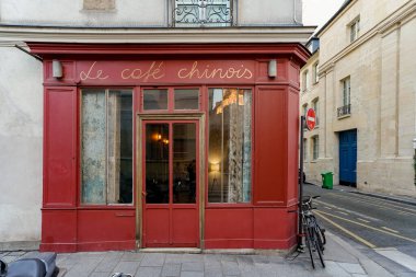 03 / 03 / 2023 - ön cephe Parisienne typique, ancienne devanture trade, butik francaise, modle de cepade de magasin europeen