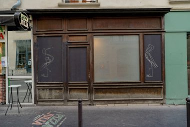03 / 03 / 2023 - ön cephe Parisienne typique, ancienne devanture trade, butik francaise, modle de cepade de magasin europeen