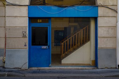 03 / 03 / 2023 - ön cephe Parisienne typique, ancienne devanture trade, butik francaise, modle de cepade de magasin europeen