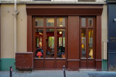 03 / 03 / 2023 - ön cephe Parisienne typique, ancienne devanture trade, butik francaise, modle de cepade de magasin europeen