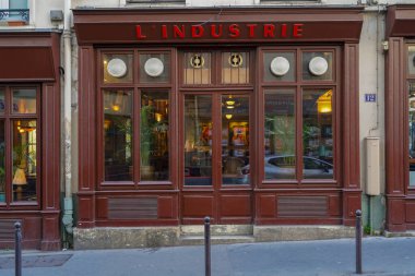 03 / 03 / 2023 - ön cephe Parisienne typique, ancienne devanture trade, butik francaise, modle de cepade de magasin europeen
