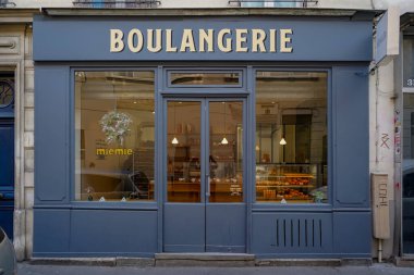 03 / 03 / 2023 - ön cephe Parisienne typique, ancienne devanture trade, butik francaise, modele de facade de magasin europeen