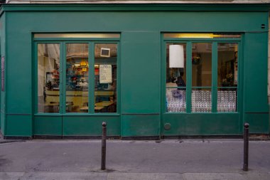 03 / 03 / 2023 - ön cephe Parisienne typique, ancienne devanture trade, butik francaise, modle de cepade de magasin europeen