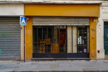 03 / 03 / 2023 - devanture ancienne europeenne, butik francaise, vitrin ticareti, cephe de magasin parisien typique et ancien