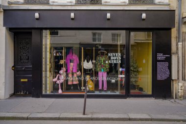 03 / 03 / 2023 - devanture ancienne europeenne, butik francaise, vitrin ticareti, cephe de magasin parisien typique et ancien