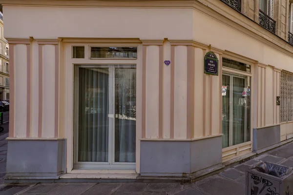 stock image 03/03/2023 - facade parisienne typique , ancienne devanture commerciale , boutique francaise , modele de facade de magasin europeen