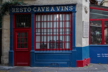 03 / 03 / 2023 - devanture ancienne europeenne, butik francaise, vitrin ticareti, cephe de magasin parisien typique et ancien