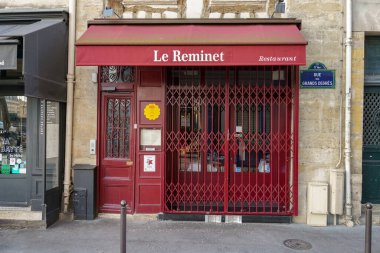 03 / 03 / 2023 - devanture ancienne europeenne, butik francaise, vitrin ticareti, cephe de magasin parisien typique et ancien