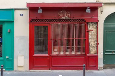 03 / 03 / 2023 - devanture ancienne europeenne, butik francaise, vitrin ticareti, cephe de magasin parisien typique et ancien
