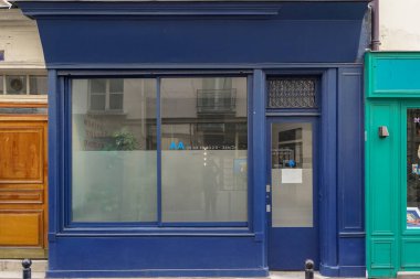 03 / 03 / 2023 - devanture ancienne europeenne, butik francaise, vitrin ticareti, cephe de magasin parisien typique et ancien