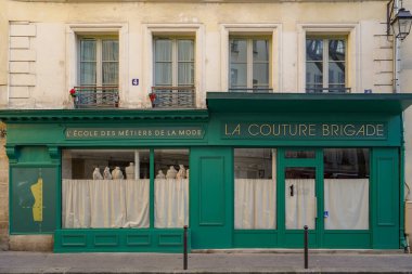 03 / 03 / 2023 - devanture ancienne europeenne, butik francaise, vitrin ticareti, cephe de magasin parisien typique et ancien