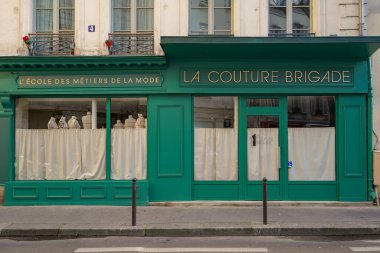 03 / 03 / 2023 - devanture ancienne europeenne, butik francaise, vitrin ticareti, cephe de magasin parisien typique et ancien