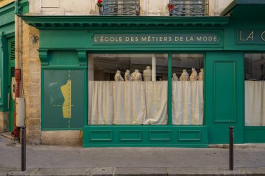 03 / 03 / 2023 - devanture ancienne europeenne, butik francaise, vitrin ticareti, cephe de magasin parisien typique et ancien