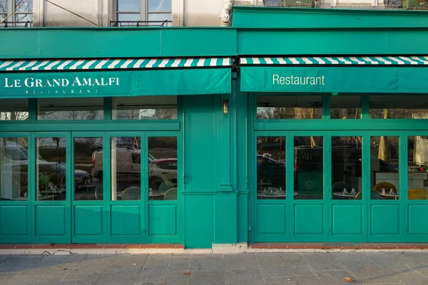 stock image 03/03/2023 - devanture ancienne europeenne , boutique francaise , vitrine commerciale , facade de magasin parisien typique et ancien