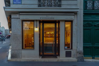 03 / 03 / 2023 - ancienne devanture parisienne typique, modle de butique europenne, faade de magasin franais Ancien