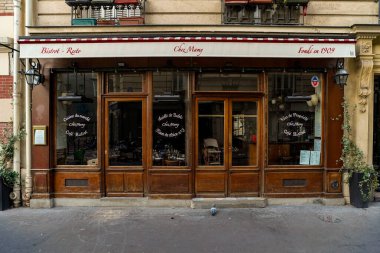 03 / 03 / 2023 - ancienne devanture parisienne typique, modle de butique europenne, faade de magasin franais Ancien