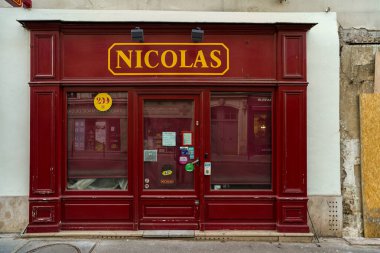 03 / 03 / 2023 - ancienne devanture parisienne typique, modle de butique europenne, faade de magasin franais Ancien