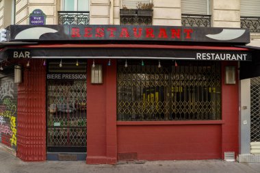 03 / 03 / 2023 - ancienne devanture parisienne typique, modle de butique europenne, faade de magasin franais Ancien