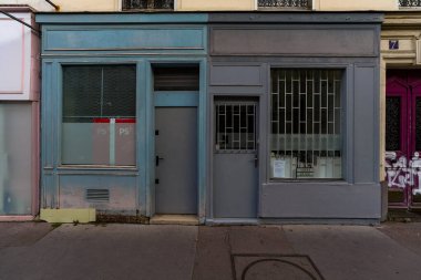 03 / 03 / 2023 - ancienne devanture parisienne typique, modle de butique europenne, faade de magasin franais Ancien