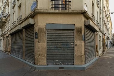 03 / 03 / 2023 - ancienne devanture parisienne typique, modle de butique europenne, faade de magasin franais Ancien