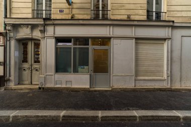 03 / 03 / 2023 - ancienne devanture parisienne typique, modle de butique europenne, faade de magasin franais Ancien